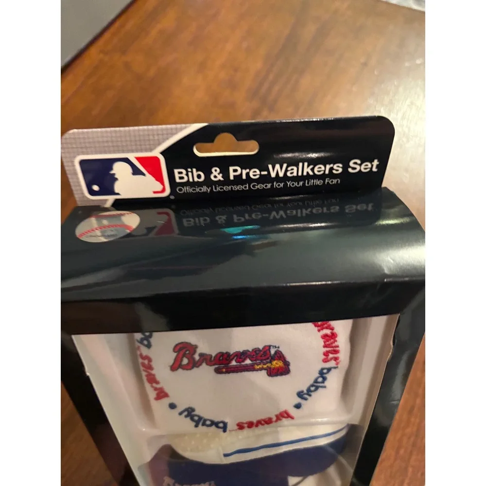 MLB Atlanta Braves Baby Fanatic Bib and Pre-Walkers Shoe Set 0-6 Months NEW